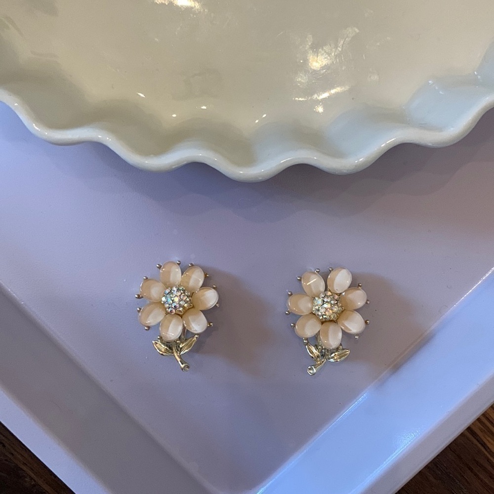 VINTAGE Acrylic Pink Flower Statement Earrings Clip-ons